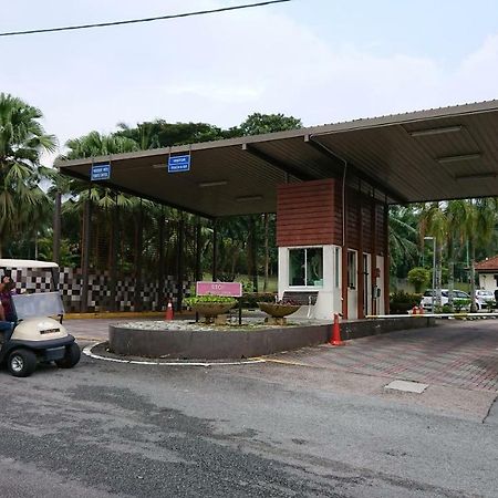 Homestay Bandar Putra Kulai Esterno foto