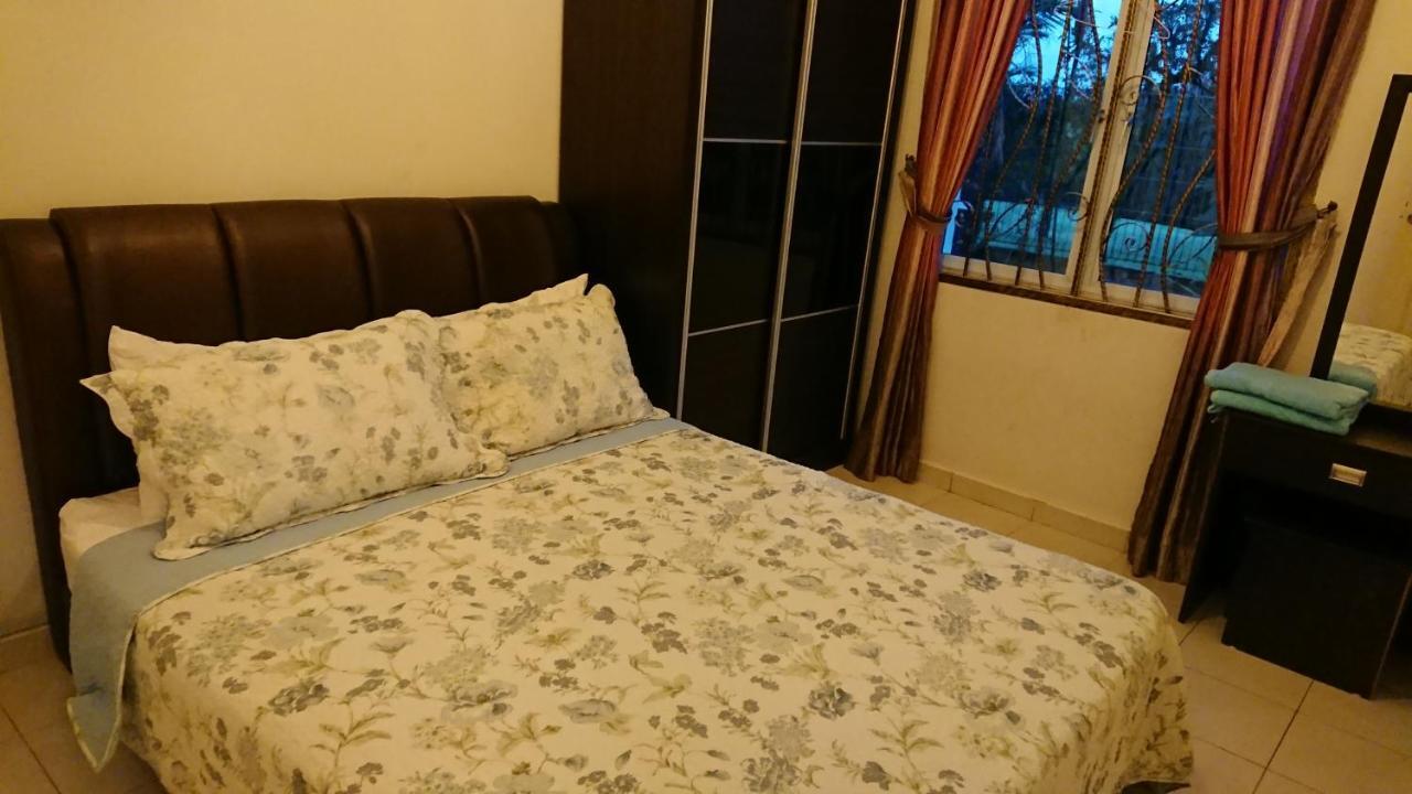 Homestay Bandar Putra Kulai Esterno foto