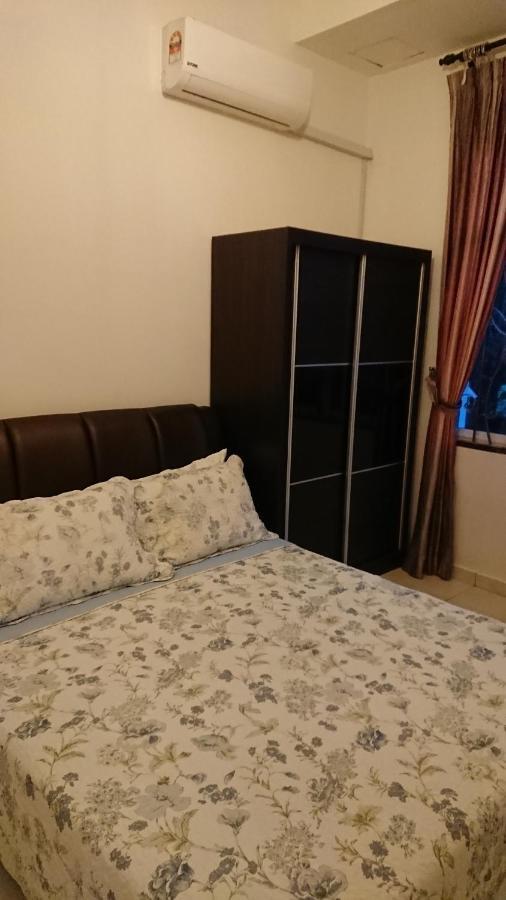 Homestay Bandar Putra Kulai Esterno foto